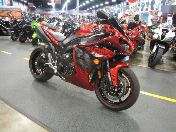 2011 yamaha yzf r1 (up02336)