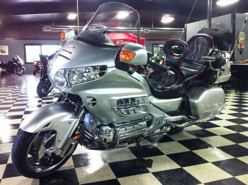 2005 honda gold wing 1800  touring 