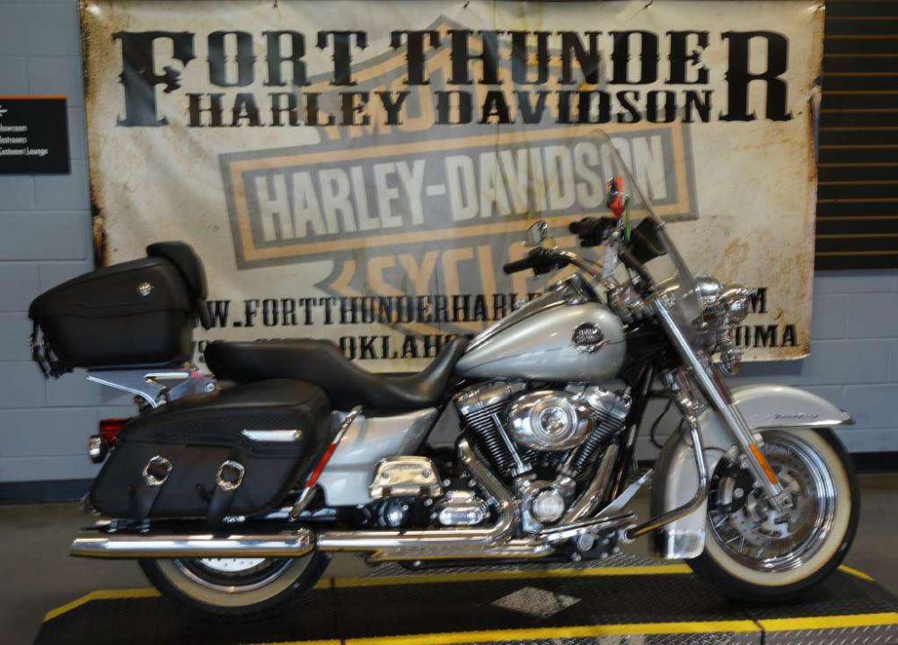 2010 harley-davidson flhrc road king classic  touring 