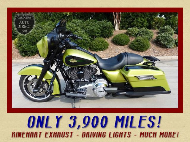 2011 Harley Davidson FLHX Street Glide w/ ONLY 3,900 MILES - Mooresville ,North