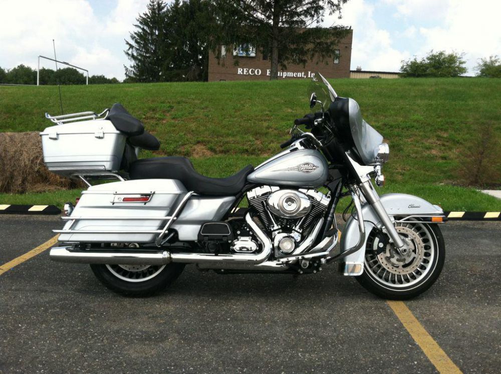 2011 harley-davidson flhtc electra glide classic  touring 