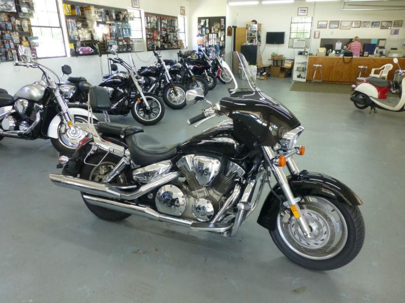 1300 retro v-twin with full fairing and loaded with extras take a look