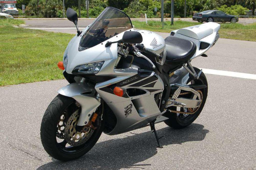 2004 Honda CBR1000RR Sportbike for sale on 2040-motos