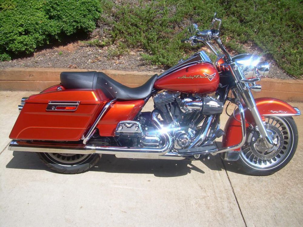 2011 harley-davidson flhr road king  touring 