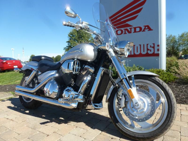 2006 HONDA VTX 1800C. LOW MILE BEAUTY!!!