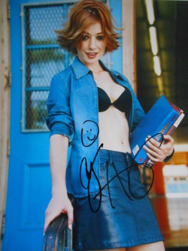 Alyson hannigan  8x10 auto photo in excellent condition