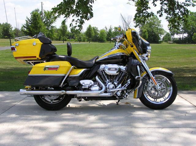 2012 Harley-Davidson FLHTCUSE7 CVO Ultra Classic ULTRA CLASSIC Touring 