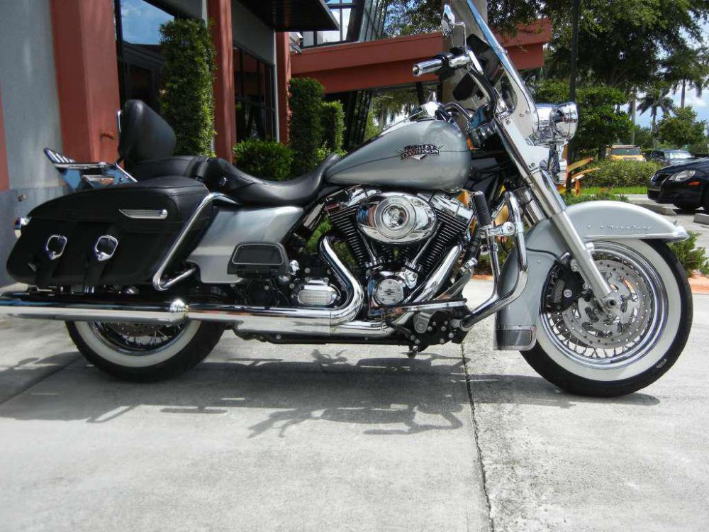 2011 harley-davidson flhrc road king classic  touring 