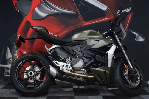 2023 Ducati Streetfighter V2 Storm Green