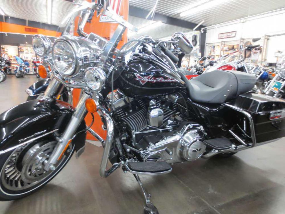 2010 harley-davidson flhrc road king classic  touring 