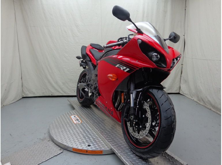 Yamaha r1 Red