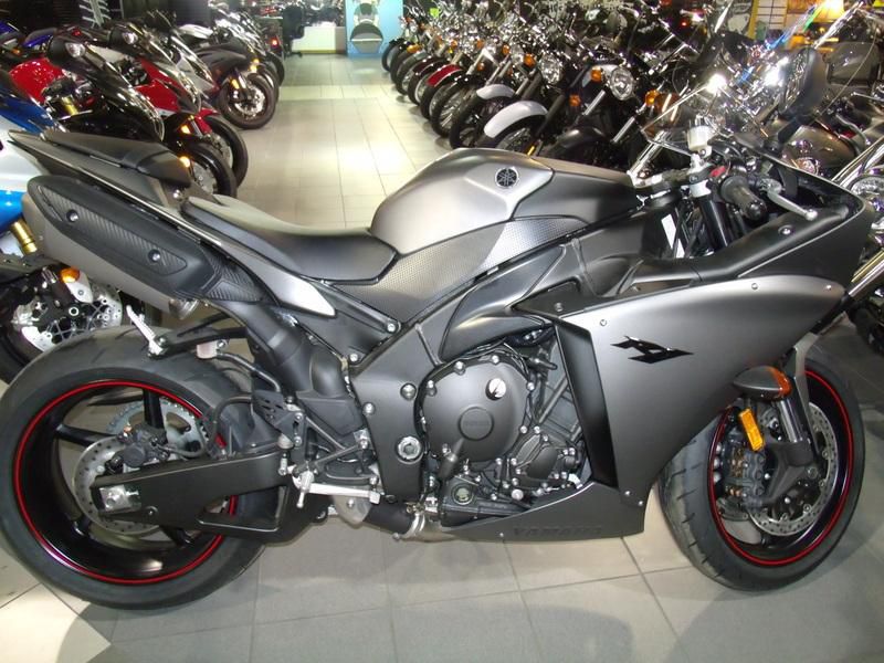 2013 yamaha yzf-r1  sportbike 