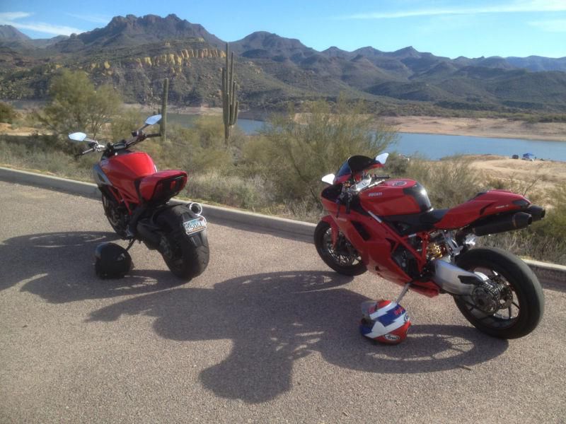 Ducati diavel 2011 red