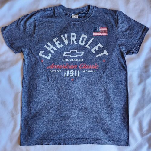 Chevrolet licensed american classic muscle car detroit med blue graphic t-shirt