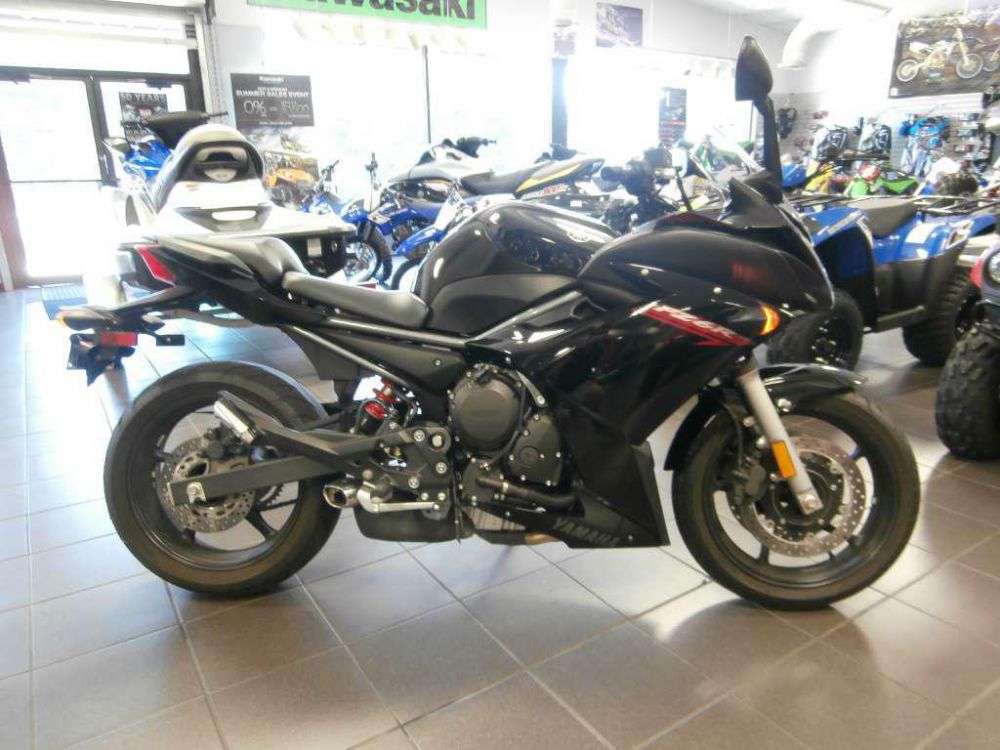 2009 yamaha fz6r  sportbike 