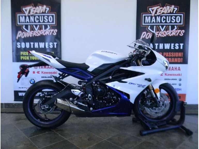 2013 triumph daytona 675 - crystal white / sapphire blue 