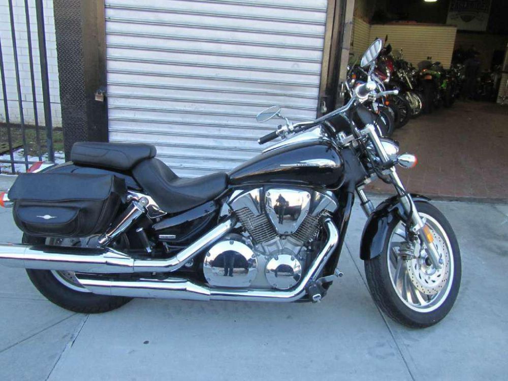 2004 honda vtx  1300  (vtx1300c)  cruiser 