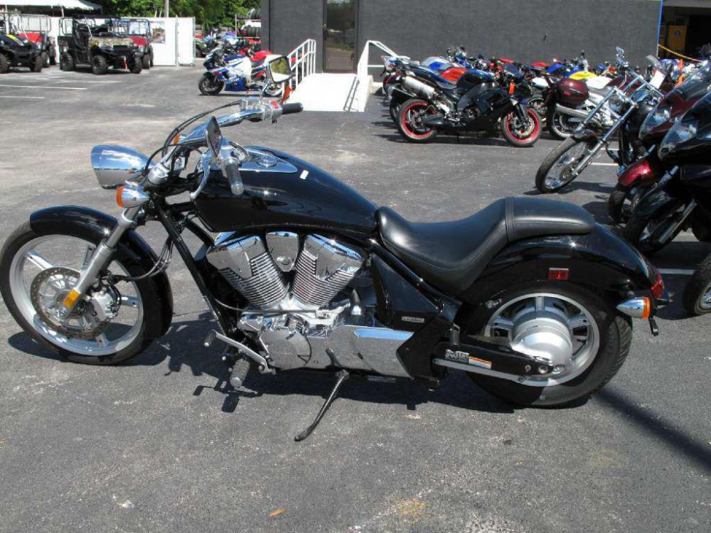 2010 honda sabre (vt1300cs)  cruiser 