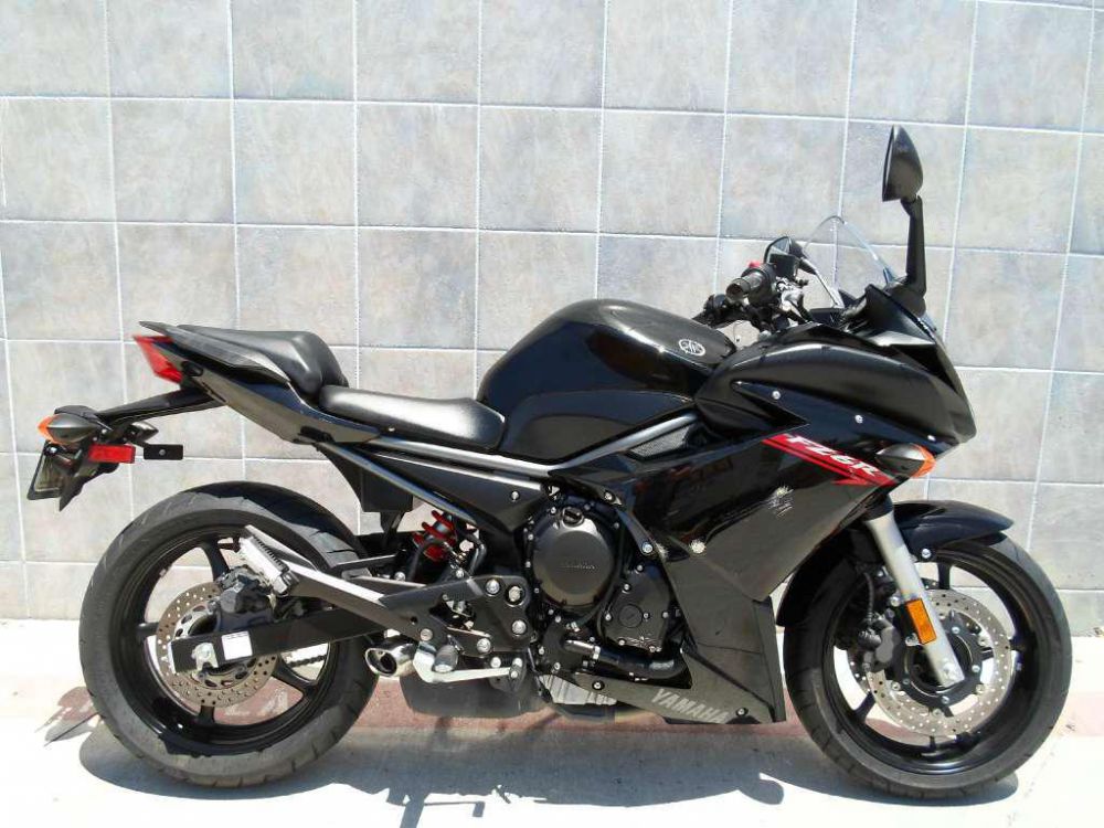 2011 yamaha fz6r  sportbike 