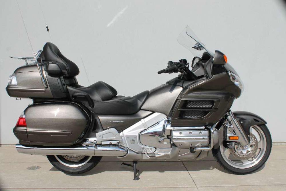 2010 honda gold wing audio comfort (gl18hpm)  touring 