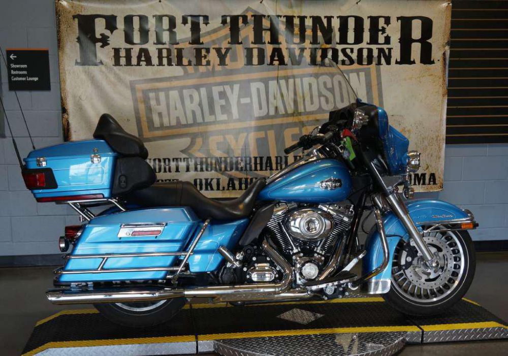 2011 harley-davidson flhtcu ultra classic electra glide  touring 