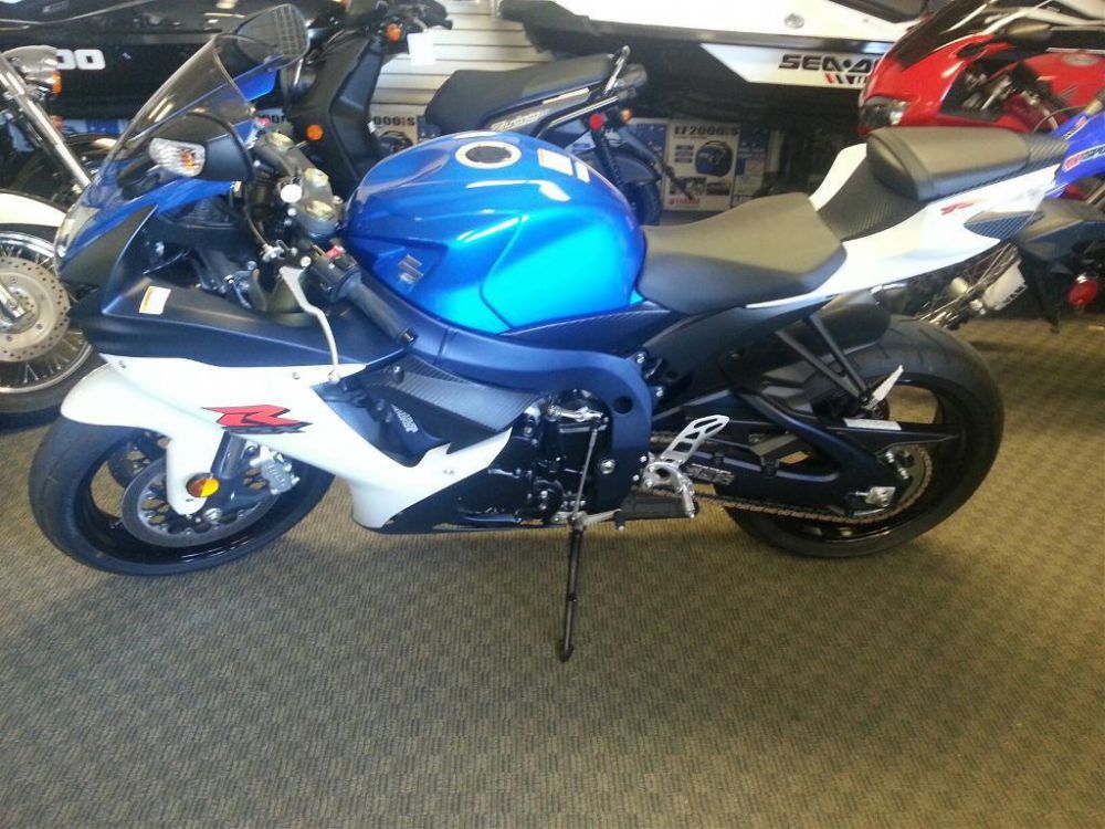 2011 suzuki gsx-r750  sportbike 