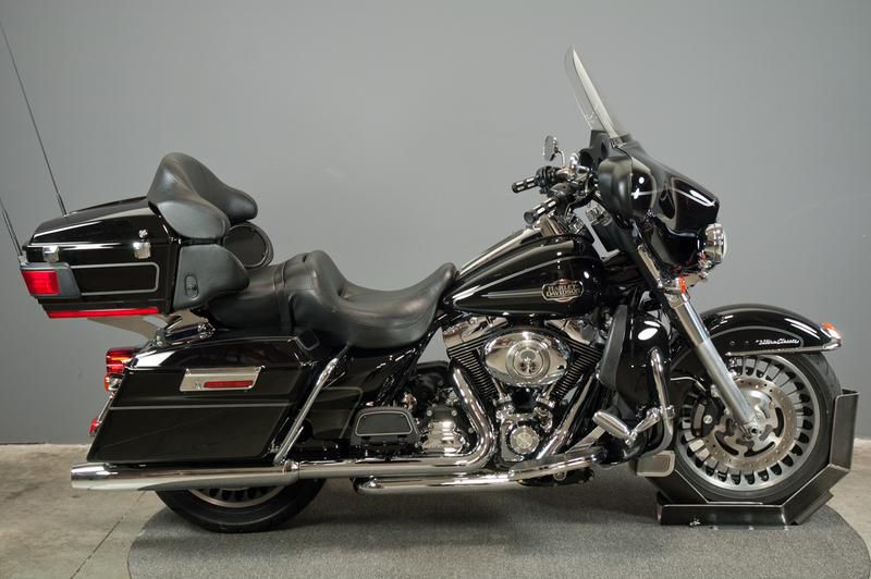 2010 Harley-Davidson FLHTCU - Electra Glide Ultra Classic Touring 