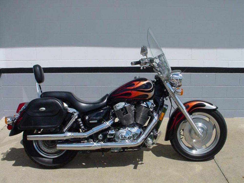 2005 Honda Shadow Sabre 1100 (VT1100C2) Cruiser 