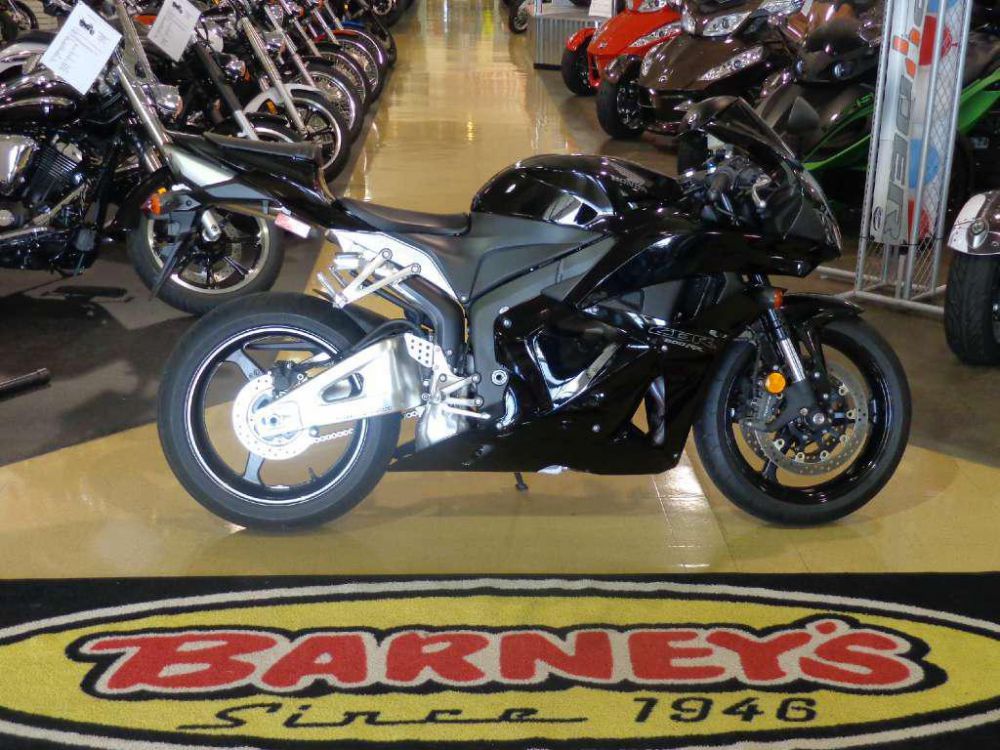 2011 honda cbr600rr  sportbike 