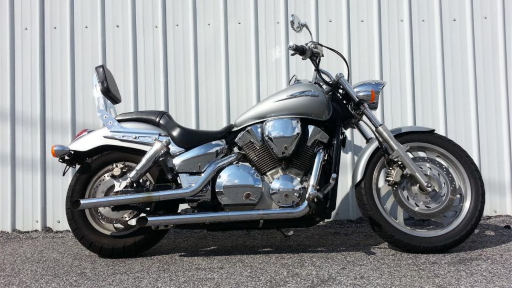 2004 honda vtx  1300  (vtx1300c)  cruiser 