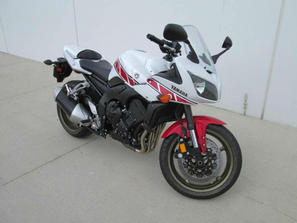 2009 yamaha fz1  sportbike 