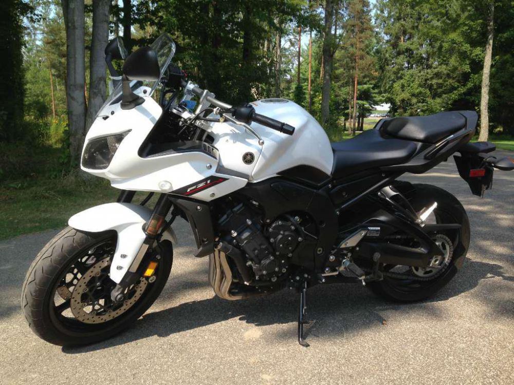 2012 yamaha fz1  sportbike 