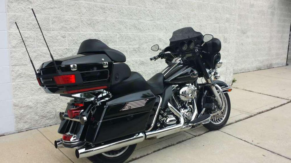 2010 harley-davidson flhtcu ultra classic electra glide  touring 