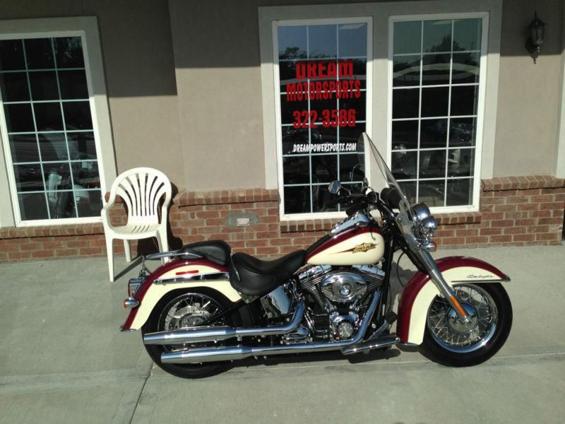2007 softail deluxe rare color scheme! low miles! hurry this bike won"t last!