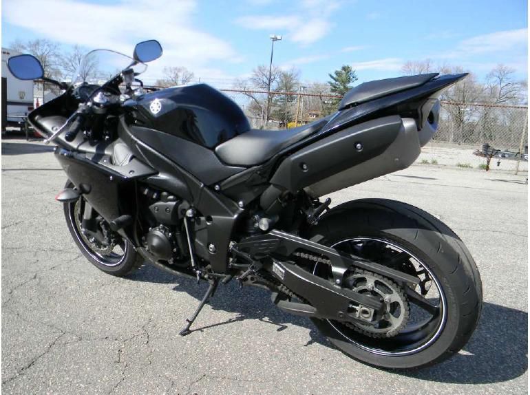 Buy 2010 Yamaha YZF-R1 Sportbike on 2040-motos