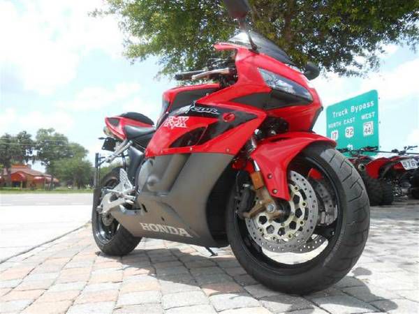 2004 Honda CBR1000RR Sport bike very clean