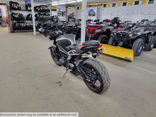 2022 triumph street triple r