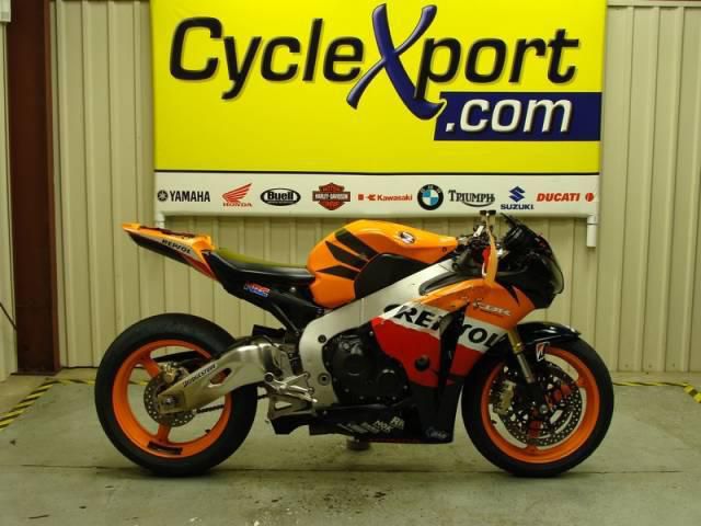 2011 honda cbr1000rr  sportbike 