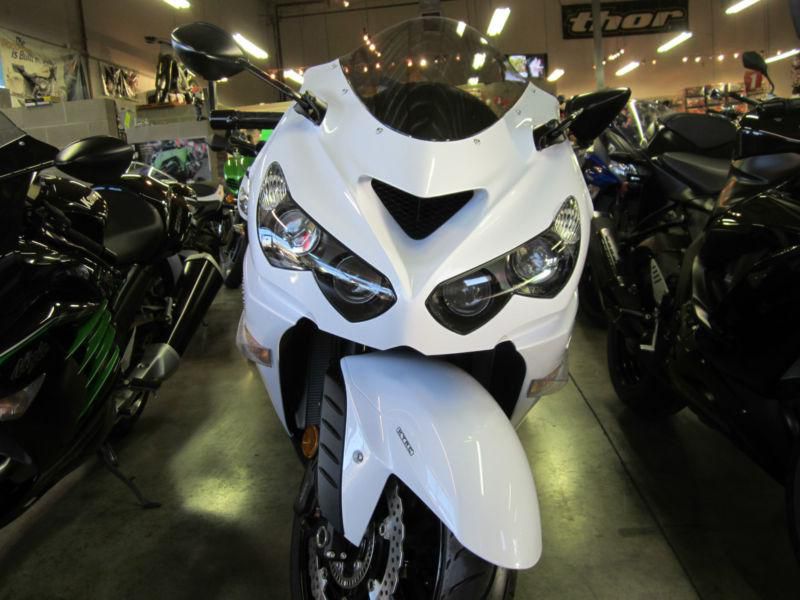 NEW 2013 KAWASAKI ZX-14R NINJA CLEARANCE LAST ONE! WAS $14,799.00 NOW $1.00 NR!