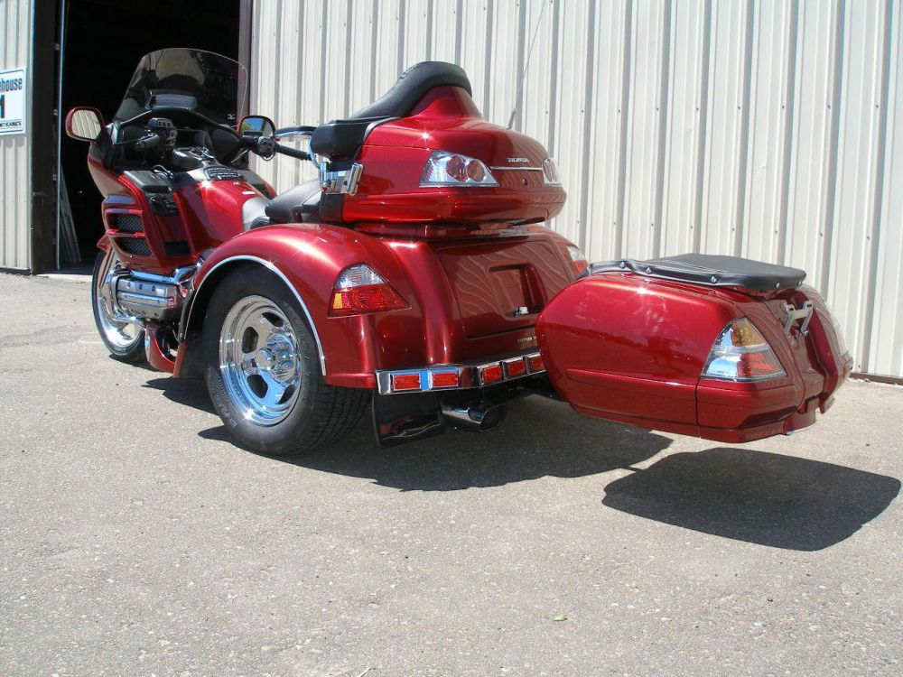 Honda Gold Wing 2002 три колеса