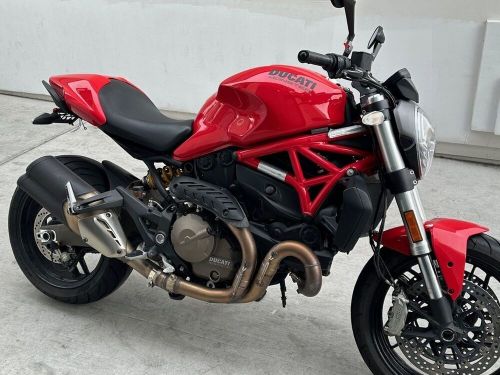 2015 Ducati Monster 821 Red