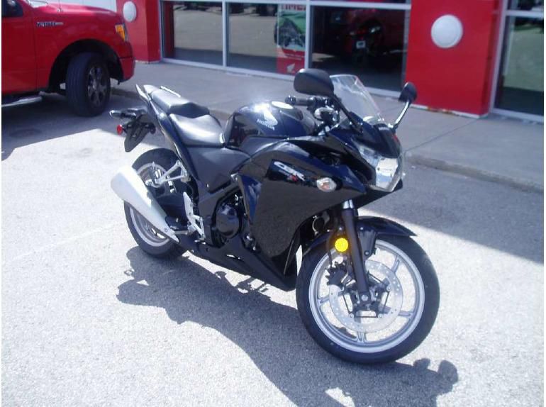 2011 honda cbr250r  sportbike 