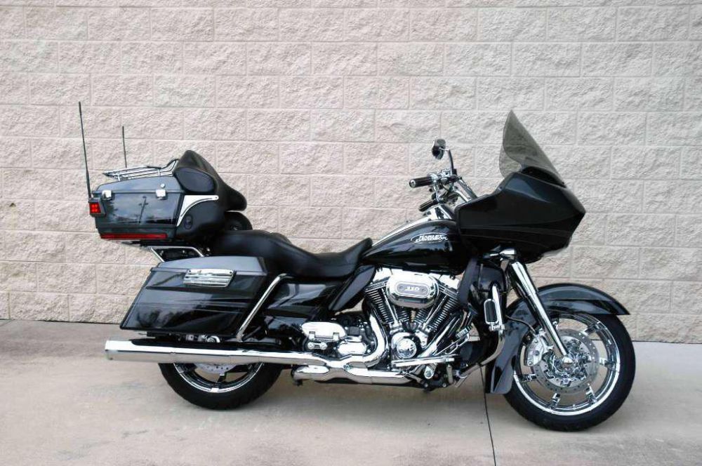 2011 harley-davidson fltruse cvo road glide ultra  touring 