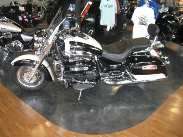 2013 triumph rocket iii touring abs - jet black / new england white