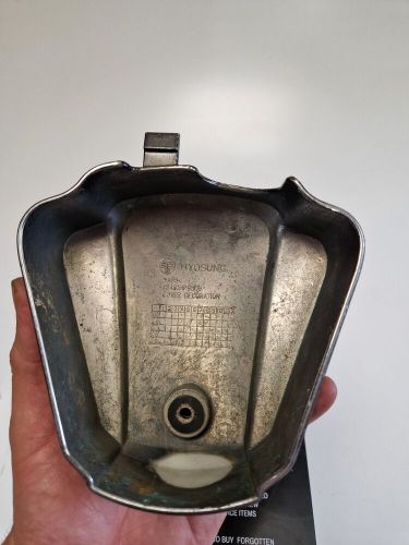 Hyosung aquila gv650 2007 carb cover