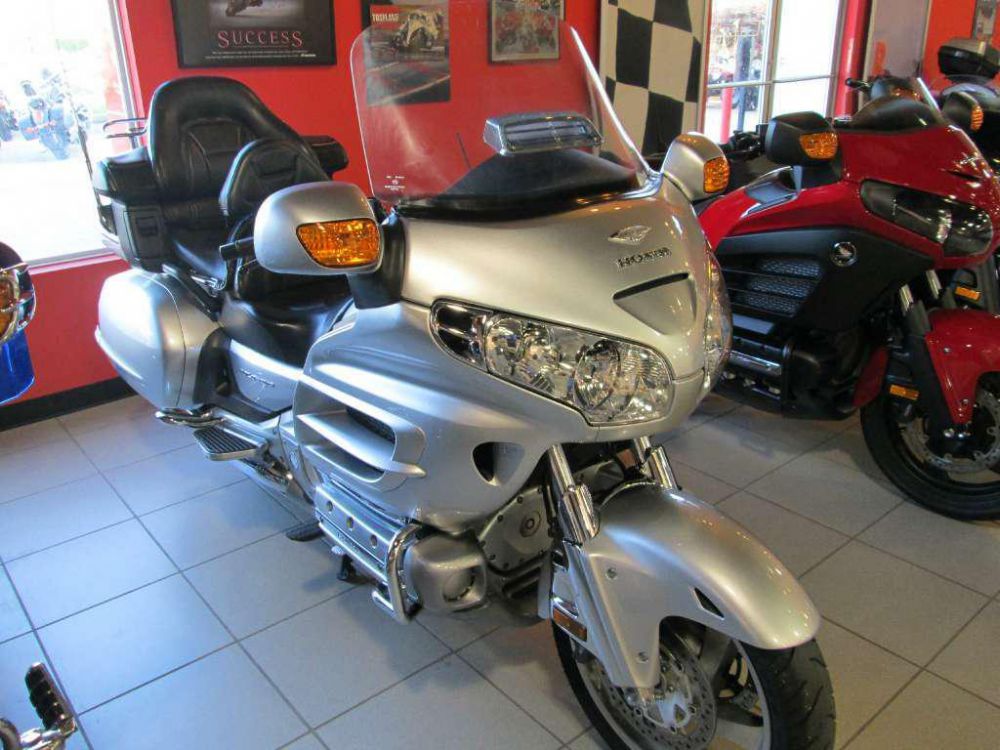 2005 honda gold wing 1800  touring 