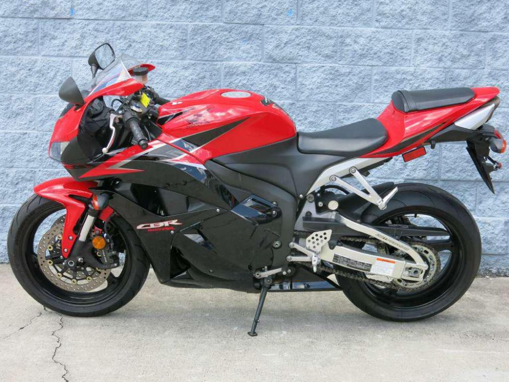 2011 Honda CBR600RR Sportbike for sale on 2040-motos