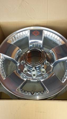 Set of harley davidson 18 rims off of 2004 f250