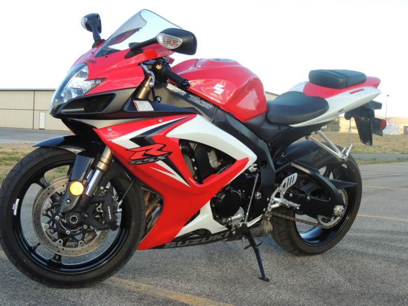 2007 Suzuki GSX-R 600. Red, White, and Black. Like new condition.