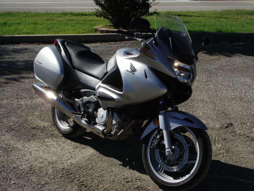 2010 honda nt700v  sport touring 